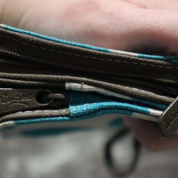 Thirty-One Clutch Wallet - Picture 4 of 4